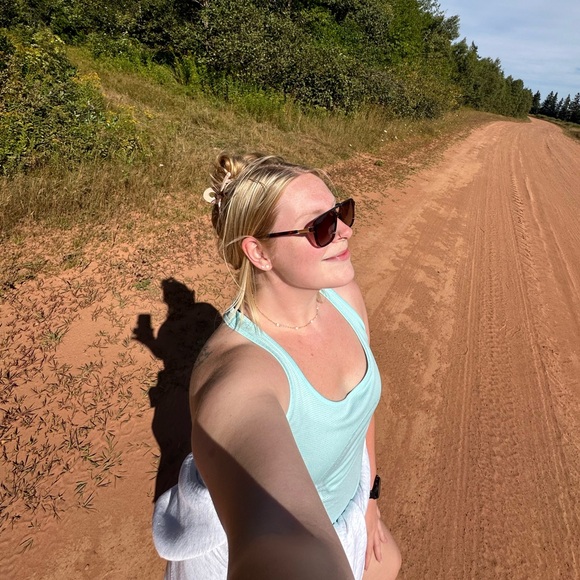 Meet your Posher, Ava - Picture 1 of 1